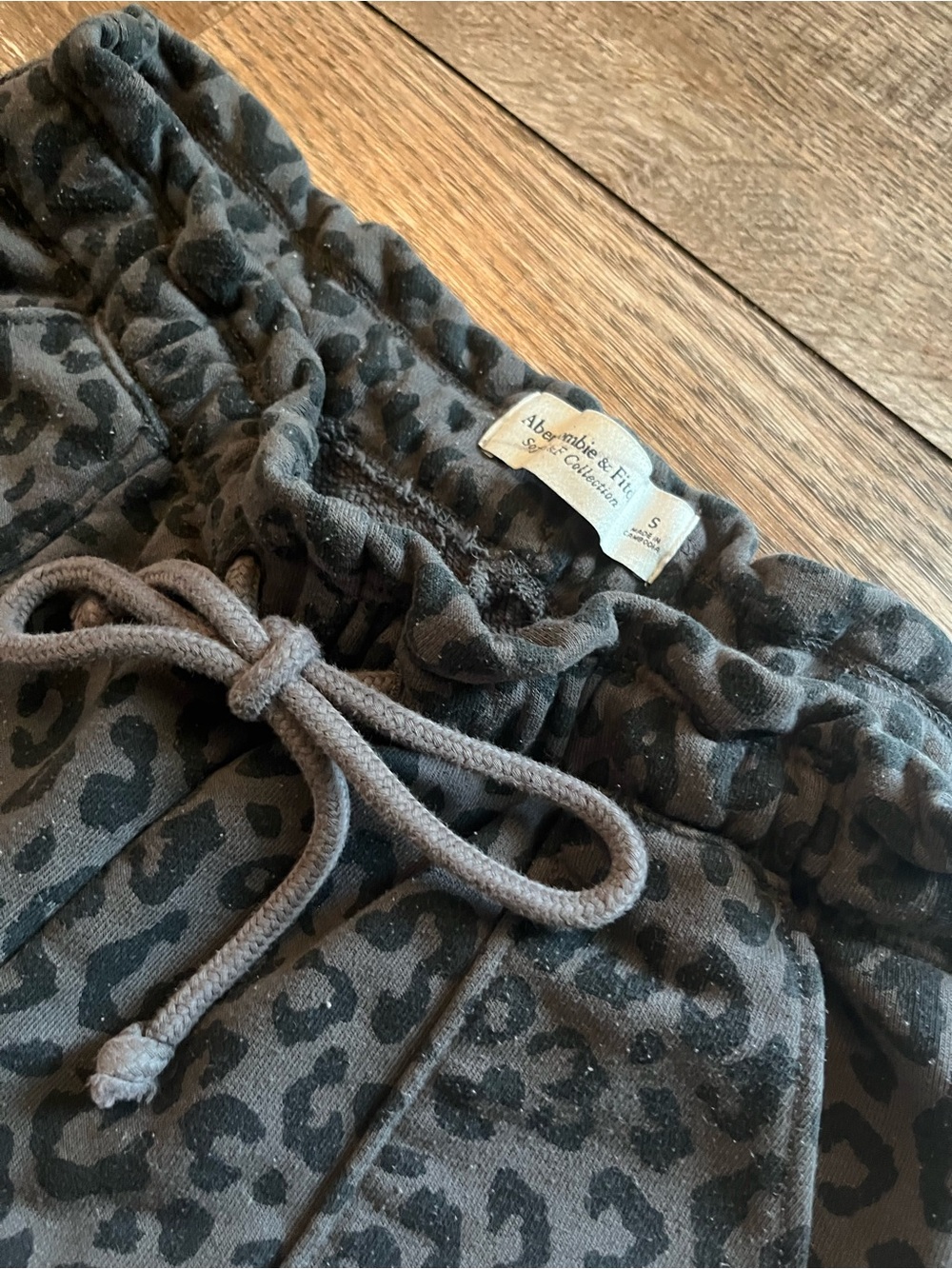 ⭐️3 FOR $10 ⭐️ Abercrombie Gray Leopard Print Shorts